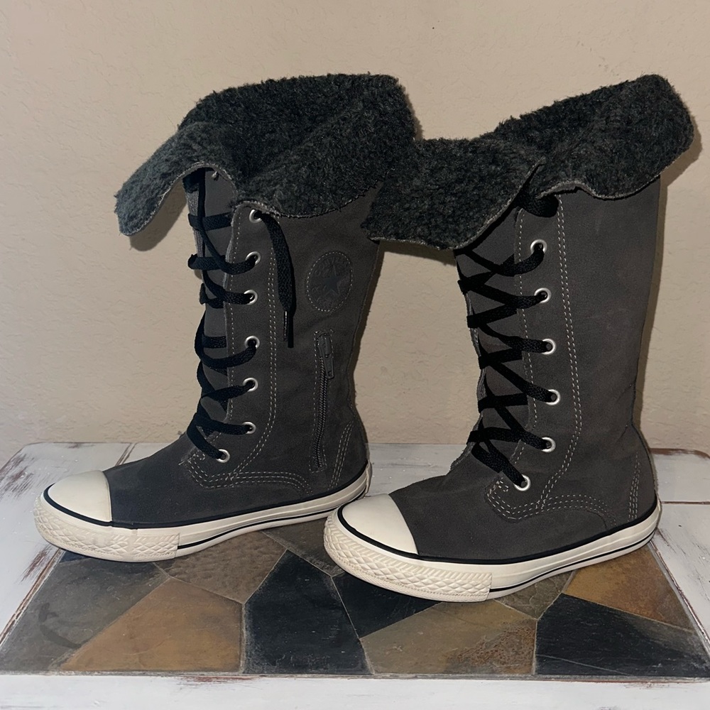 Converse (Sharon) Hi-top with furry inside. Size 3Y